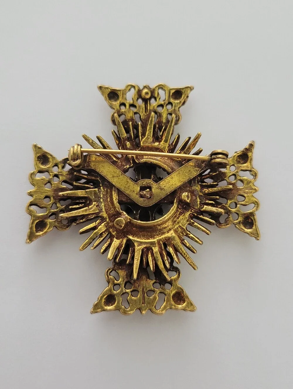 Vintage Filigree Maltese Cross Gold Tone Brooch Pin Unsigned scrollwork Sunburst